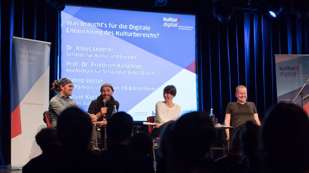 Diskussion mit Senator Klaus Lederer und Vertretern von Kultureinrichtungen zu Strategien für die digitale Entwicklung in Berlins Kulturbereich.