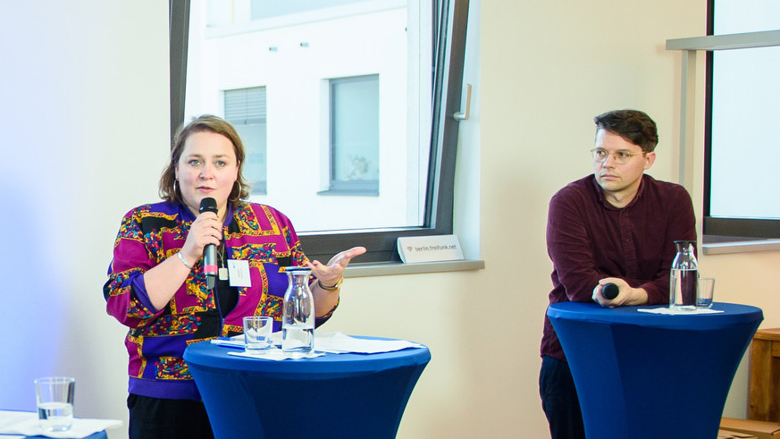 Digitale Infrastruktur im Kulturbereich - Tina Pfurr (Ballhaus Ost), Benjamin Seibel (Technologiestiftung Berlin) diskutieren auf der kulturBdigital Konferenz 2020